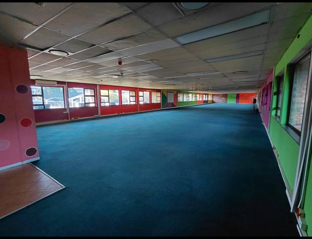 5,136M² OFFICE FOR SALE IN HALFWAY HOUSE